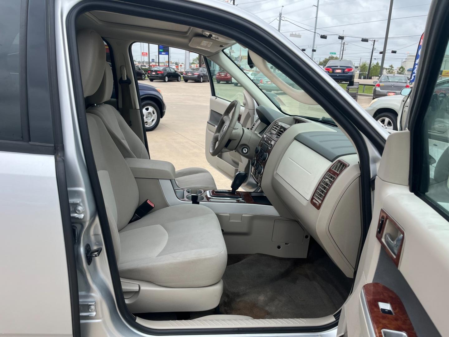 2009 SILVER /gray Mercury Mariner V6 2WD (4M2CU81G49K) with an 3.0L V6 engine, 6-Speed Automatic transmission, located at 14700 Tomball Parkway 249, Houston, TX, 77086, (281) 444-2200, 29.928619, -95.504074 - Photo#11